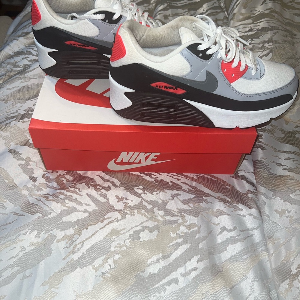 Nike Air Max 90 - White, Black, Red
